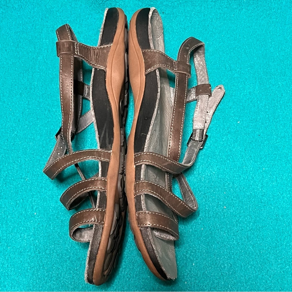 Chaco Leather Sandals with Criss-Cross Straps and Toe Strap Sz 10 - Picture 4 of 10